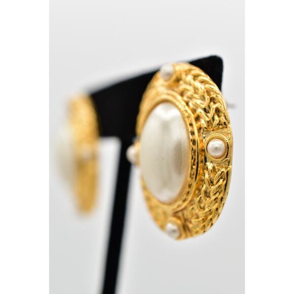 Vintage Oval Earrings White Pearl Gold Tone Heavy Chunky NOS USA 1980s BinAE - Picture 2 of 12
